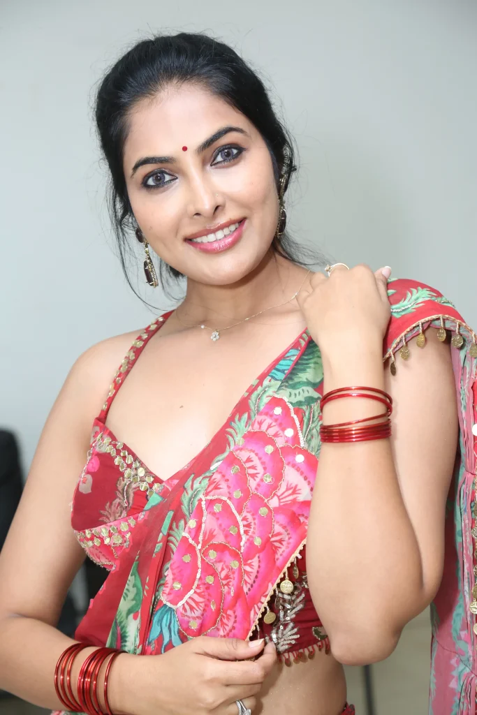 Divi Vadthya